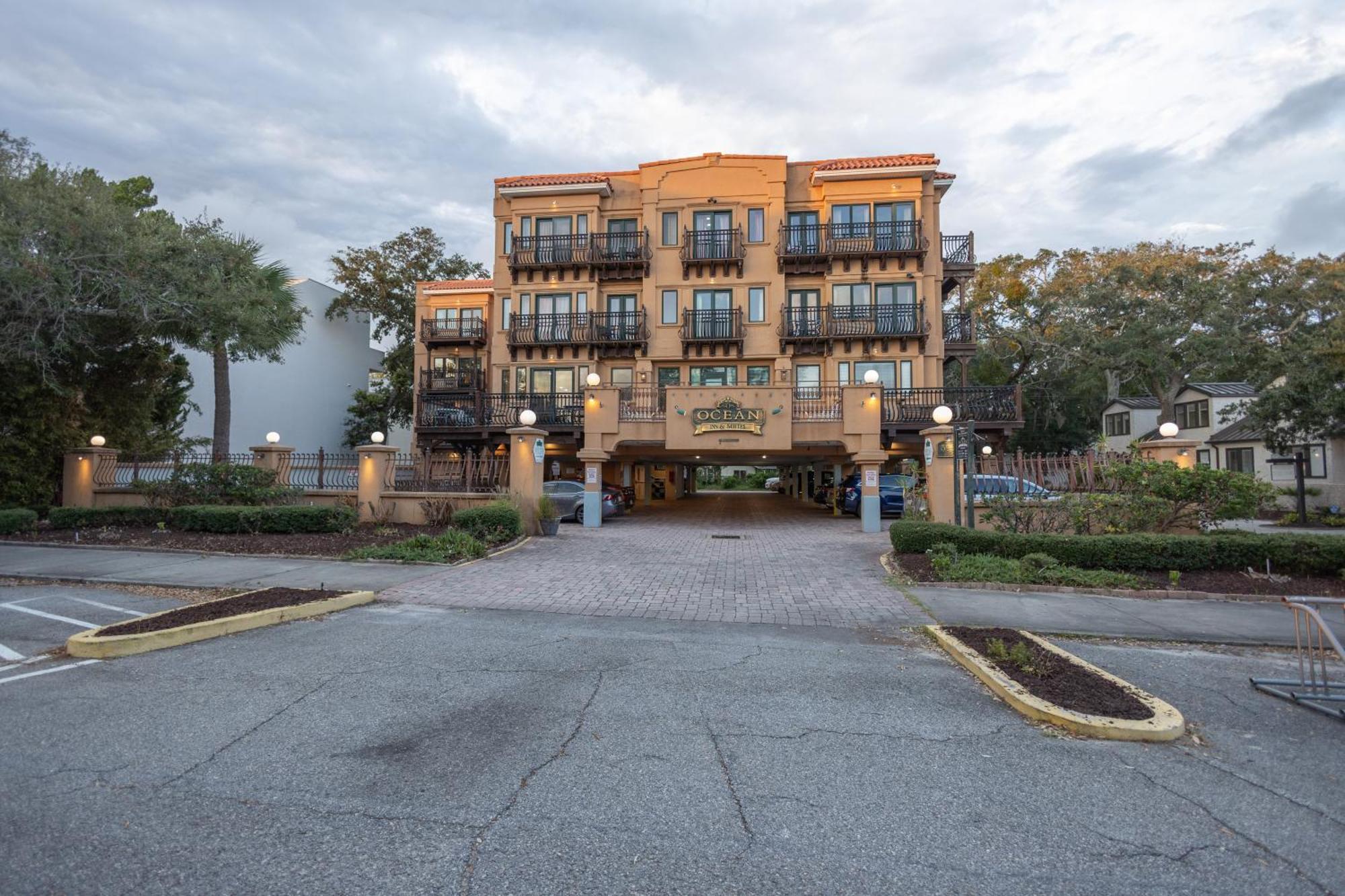 فندق أوشن إن آند سويتس St. Simons Island المظهر الخارجي الصورة